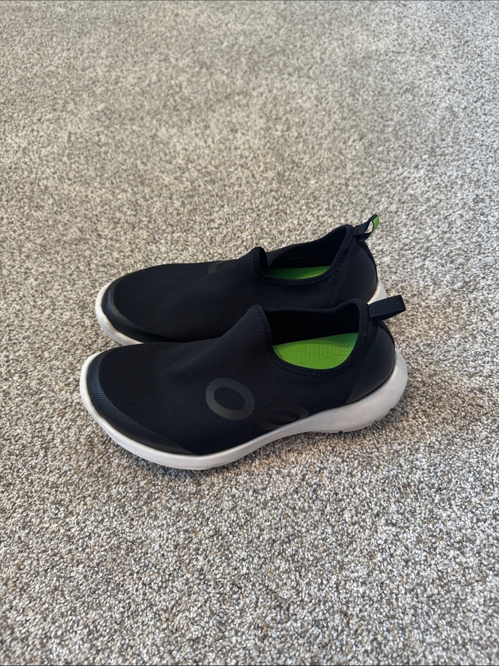 OOFOS Black Slip-On Sneakers with Green Insoles - Picture 2 of 4